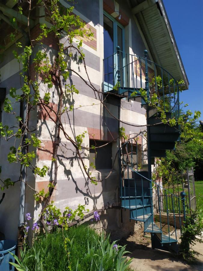 La Fee Des Eaux Bed & Breakfast Vernaison ภายนอก รูปภาพ
