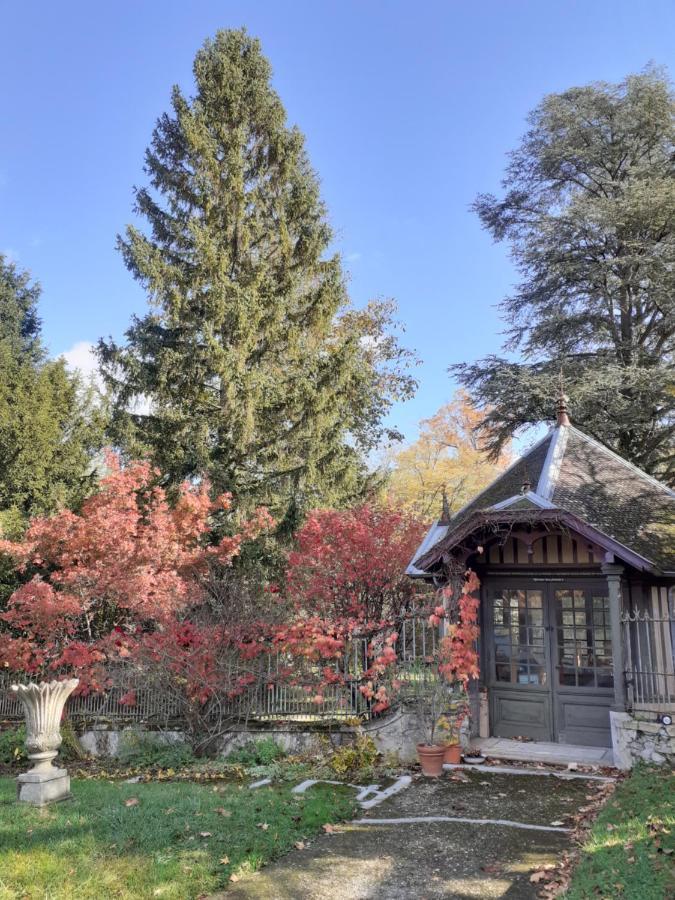 La Fee Des Eaux Bed & Breakfast Vernaison ภายนอก รูปภาพ